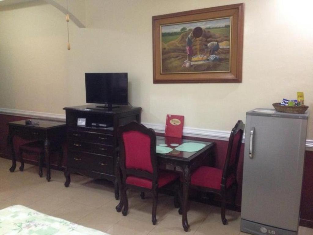 Kokomos Suites Hotel Анхелес Екстериор снимка